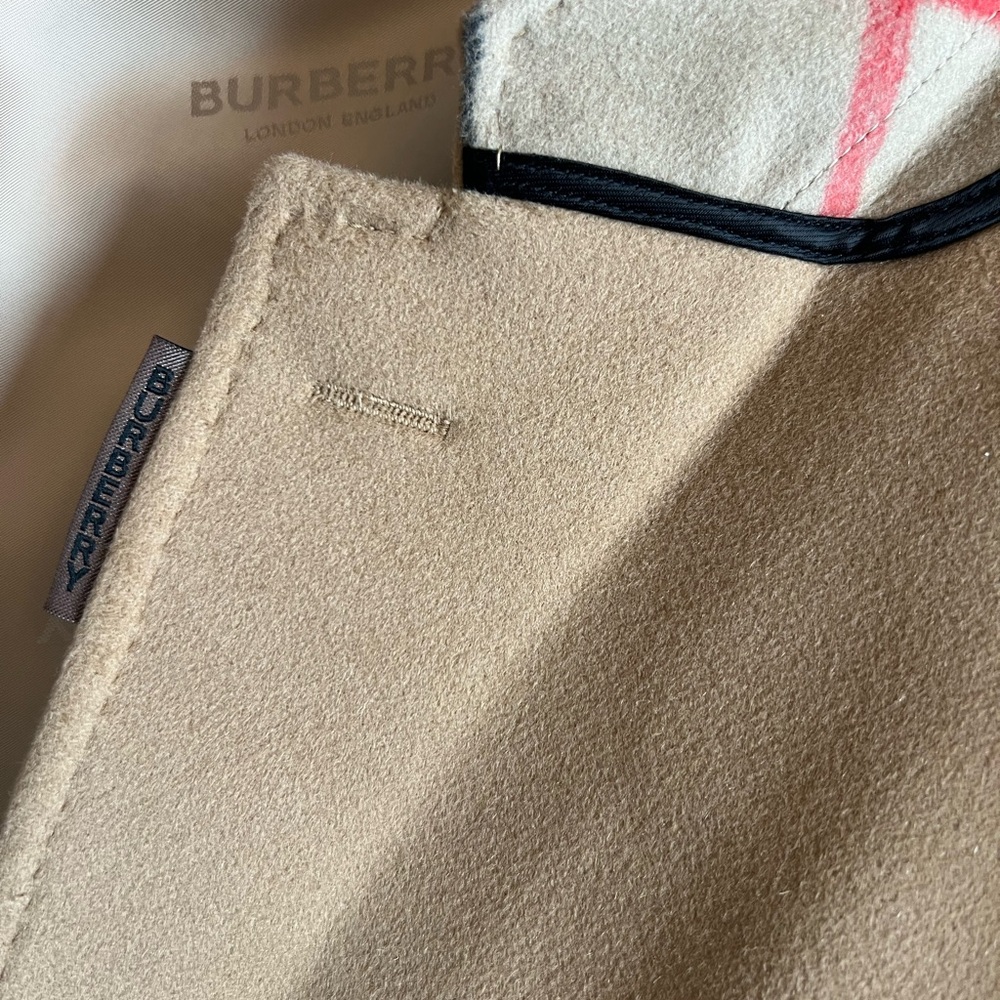 Burberry Beige/Tan Trench Coat Label Detail - Picture 15 of 16